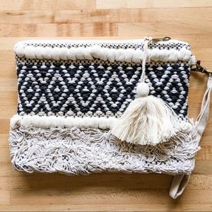 [L💖L] The LIV Boho Zippered Pouch Clutch